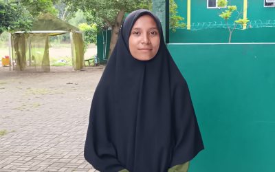 Siti Fadhilah Bangga Juara Kelas, Ingin Sukses Dakwah Seperti KH Fadzlan Garamatan