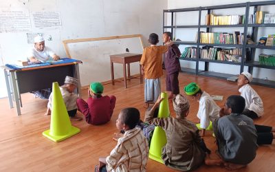 Kiai Fadzlan Garamatan Mengajar Hadits