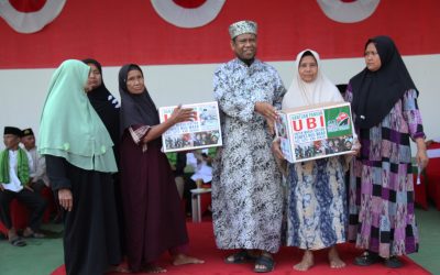 Selain Dikirim ke Palestina, Pesantren Nuu Waar AFKN Bagikan Ubi kepada 2000 Warga Bekasi