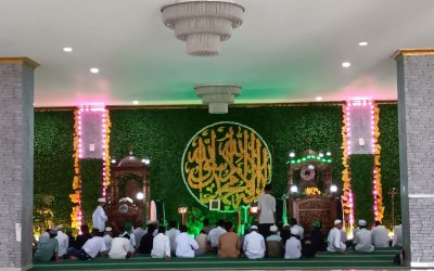 Mohon Keselamatan, Shalat Fardhu di Masjid Agung Nuu Waar Bacakan Qunut Nazilah Selama 40 Hari