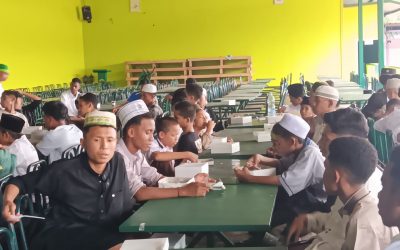 Sayyidul Ayyam, Ratusan Santri Nuu Waar Santap Hidangan Jumat Berkah