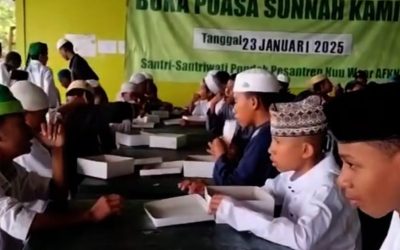Bersedekah Hidangan untuk Para Santri Penghafal Alquran