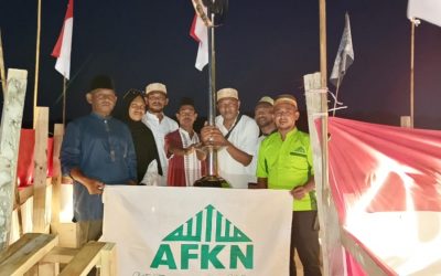 Warga Haru Sambut Tiang Alif Kubah Masjid Bantuan AFKN