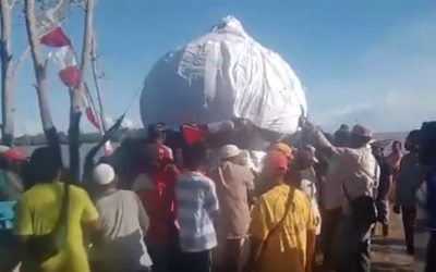 Jelang Ramadhan, AFKN Kirim dan Pasang Kubah Masjid Al Gasar di Teluk Bintuni