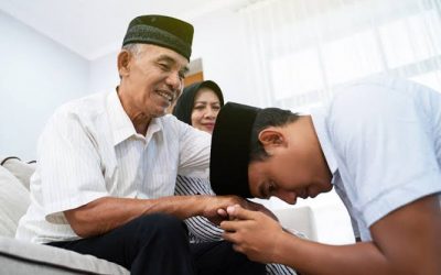 Khotbah Jumat: Berbakti kepada Orang Tua