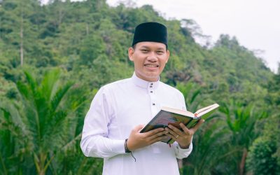 Khotbah Jumat di Masjid Agung Nuu Waar, Ustaz Utsman Abdul Malik Sampaikan Tiga Tanda Cinta Allah kepada Hamba
